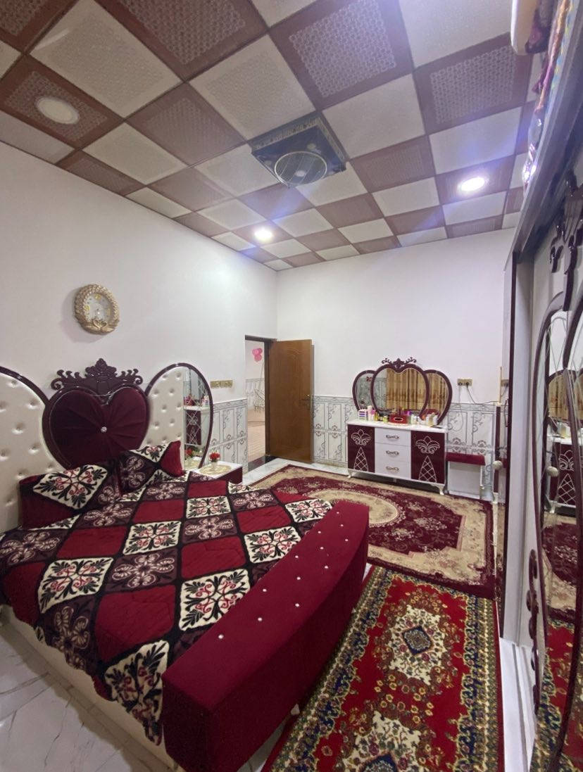 بيت مساحه 280 متر موقعه التنومة الاكوات الثانيه طابق واحد يحتوي غرفتين منام وصاله ومطبخ واستقبال وصحيات بناء 2020 طابوق  سعر 250 قابل للتفاوض ***********
