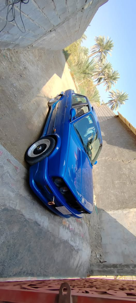 سلام عليكم
E30 1990 
السياره ما تتقارن بل مهجومات متعوب عليه كلش وما ناقصه اي شي كله كامله 
مكينه كير 25 مسكر /كير نمره كصيره 
داخل جديد كله 
صدر امامي خلفي كله جديد 
شااشه اعطال كله شغاله 
تبريد ثلج تجي تشوف بعينك 
جام كهرباء كله شغال 
اناره داخليه كله شغال 
بيعته لغرض العمل 
سعره ٥٨ وبيه مجال 
***********
