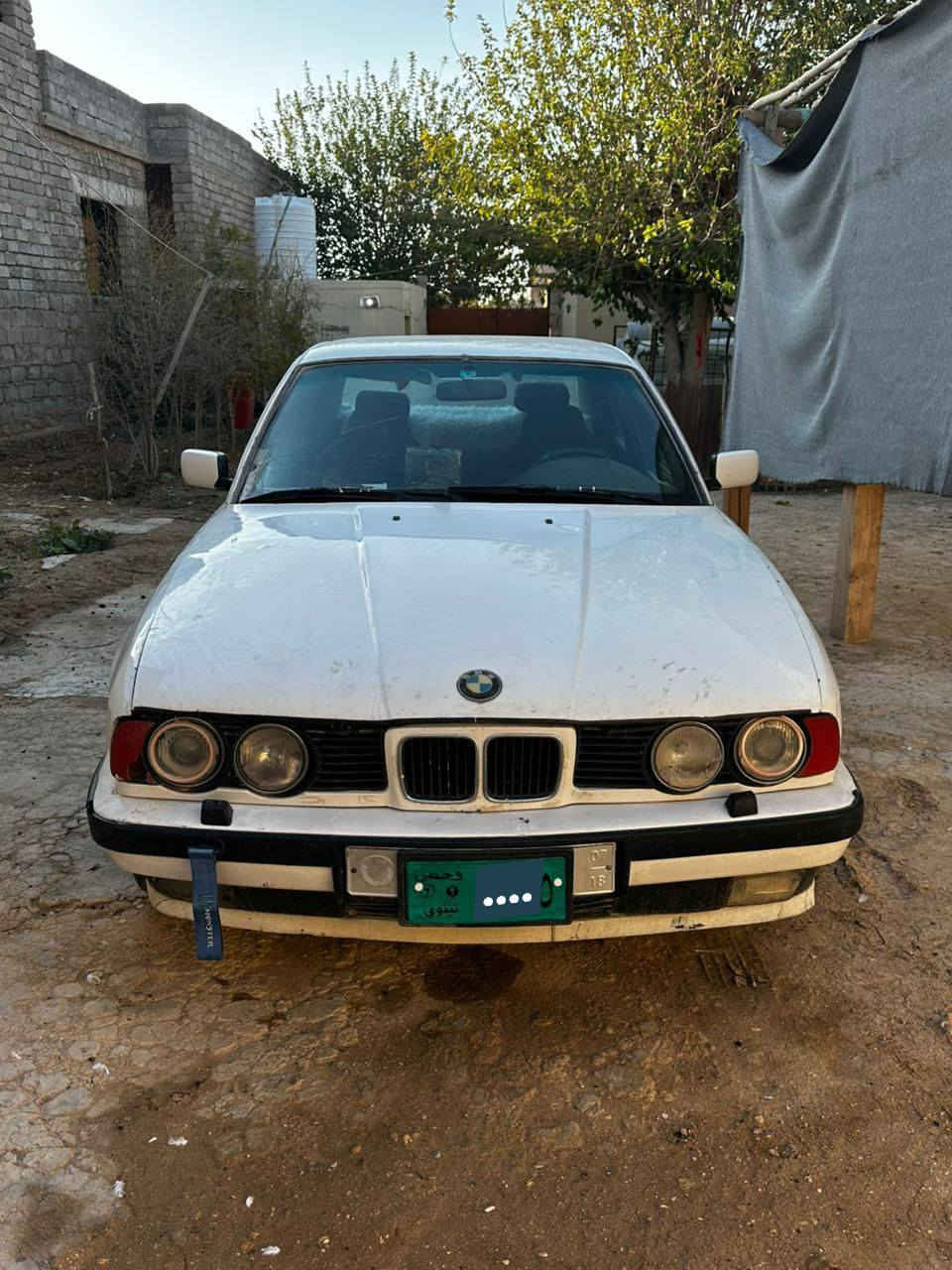 السلام عليكم 
للبيع بي ام دبليو 525 موديل 1992 گير عادي مكينة و گير بشرط و التحويل بشرط صاحب السنوية موجود.
السعر 30 ورقة قفل .
مكاني سنجار ناحية الشمال (سنوني) 
اي سؤال او استفسار *********** واتساب او اتصال
