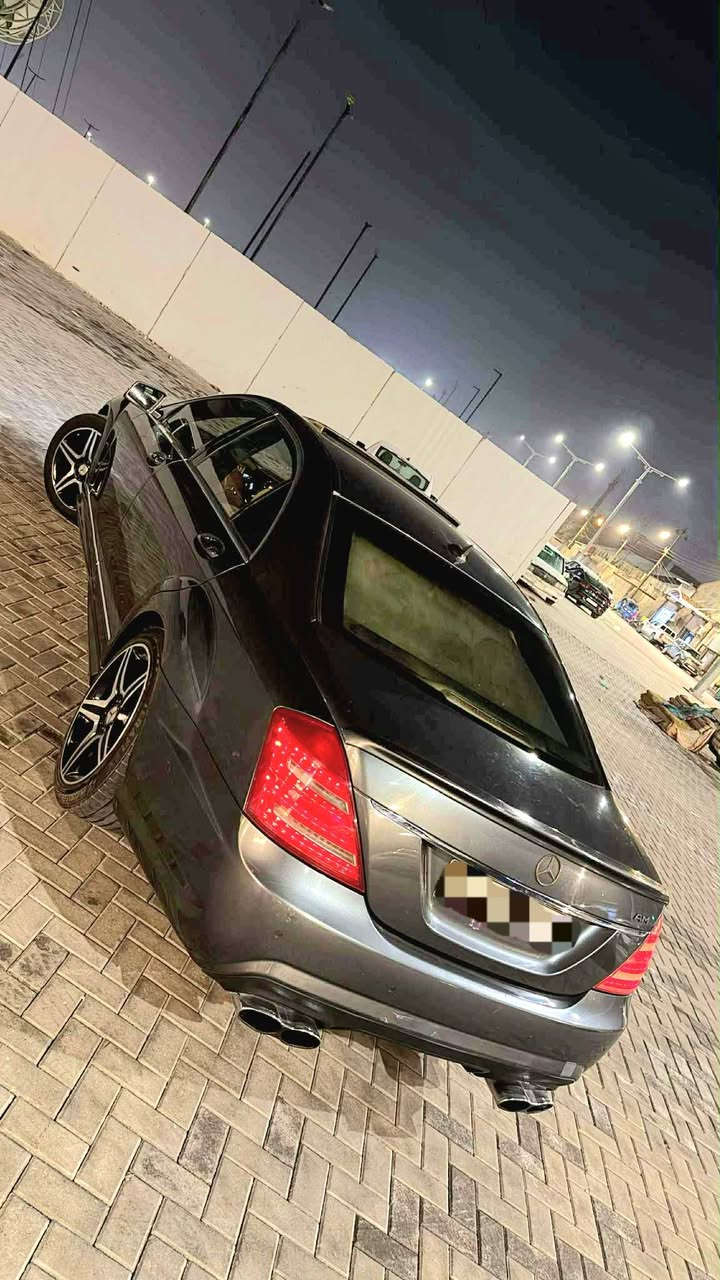 السلام عليكم  مارسدس s550 L شرط اعله فئه  (ادوات) فووول مواصفات
#سياره كفاله عامه لا #كصه ولا ضربه 
وارد خليجي 
داخل جلد بيجي مطعم بصاجي 
شاشه دواره مع كامره 
ثلاجه خلفيه
5 بيبان شفط
5 بردات
ويل amg
فچوچ amg
كت amg
فتحه سقف 
جام بولورايس
4 كشنات كهرباء
تدفئه بالمقاعد
سترين كهرباء 
جام اوتو 
مكينه و كير مكفولات
اشاير بالمري
تخم تاير جديد
حداده جديده
السياره خير من الله و احلا من الصور 
و السياره جديده بمعنى الكلمه 
#المكان البصره 
#السعر 90 ورقه 
#رقم الهاتف ***********
