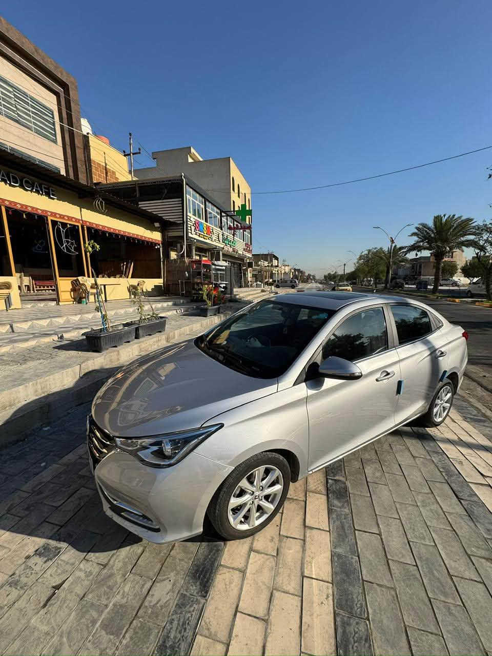 سيارة ال سڤن للبيع
رقمها بغداد حرة محركها 1500 
مكفولة من الصبغ 
بيها طخات بالبابين الصدر وخلفه 
والجاملغ عكس السايق الامامي بيه بارد 
مكفولة المكينة والكير والصدر 
وتايرات جديدة 
ماشية 44k الف باسم صاحبها السياره 
ثاني يوم تحويل 
سعرها 95 ورقة وبيها مجال للشراي 
مكانها بغداد الدورة كفائات الصحة 
رقم ***********

