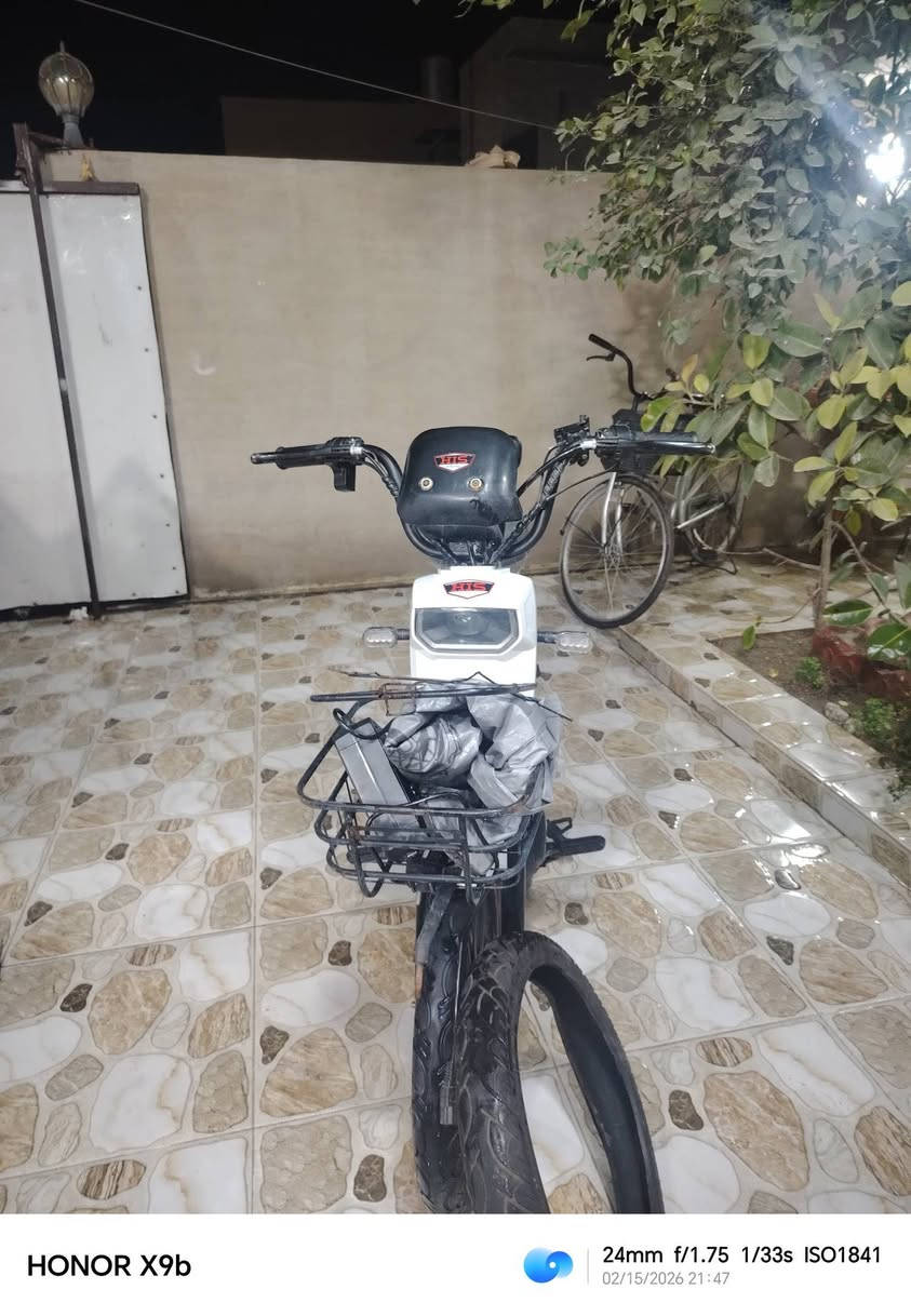 دراجة شحن للبیع
خمس بطاریات
سرعه 99
مکان باوربانک مشغل
1تایە +جادر
سعر 350الف
 
مکان کرکوک
***********
