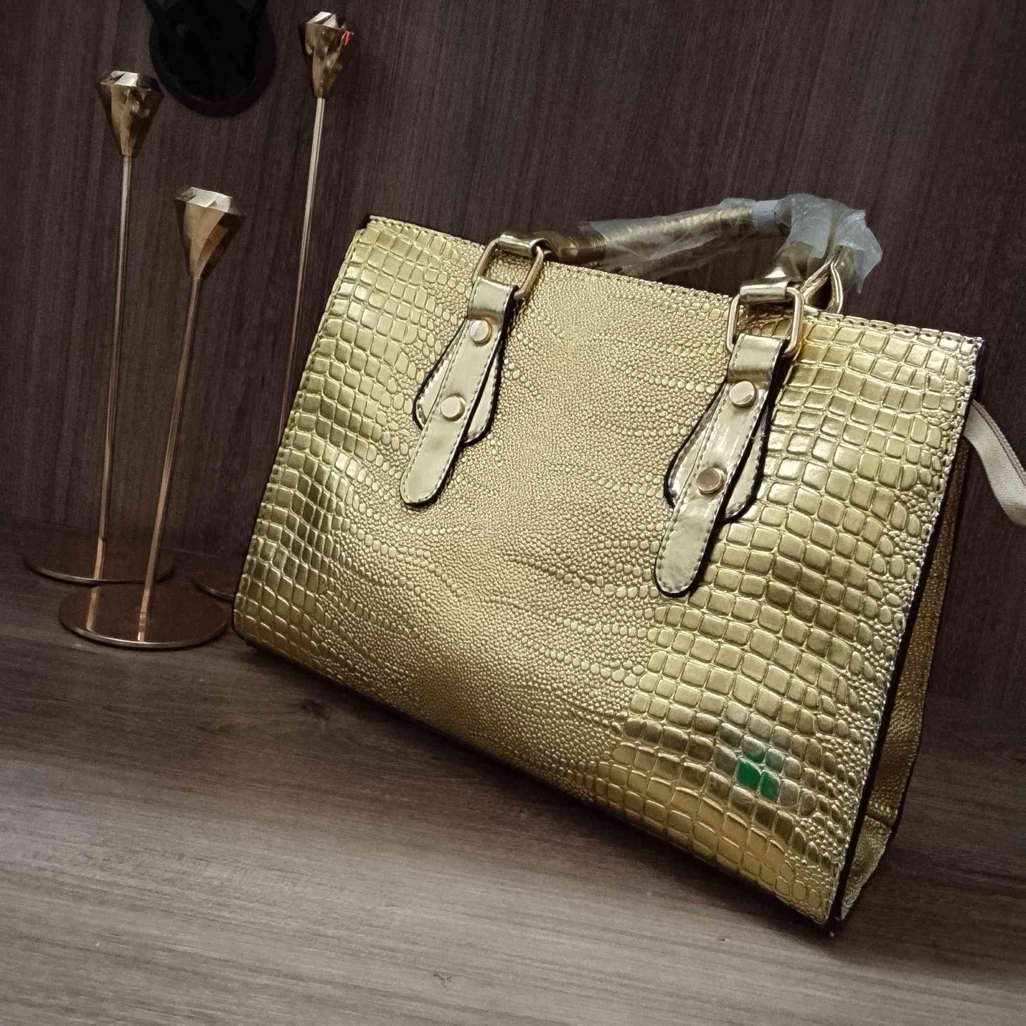 جنط نسائي احجام مختلفة كوالتي عالي تصلح هدايا لعيد المعلم... 

اسعار مناسبة جدا... 

#للحجزخاص


**إذا كنت صاحب هذا الإعلان وتريد حذفه لأي سبب، رجاءا أرسل رسالة إلى الدعم الفني**