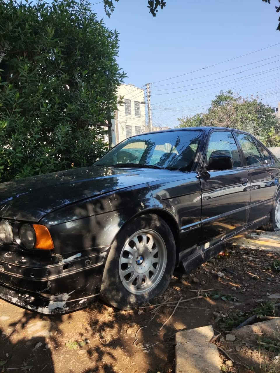 للبيع ***  للبيع مستعجل سيارة BMW 535  بلاد السعر 55 ورقة و بيها مجال و شرط التحويل للاستفسار الرقم *********** متواجد يوم الجمعة و السبت مكان بغداد السيارة 6 سلندر مكينة 3.5
