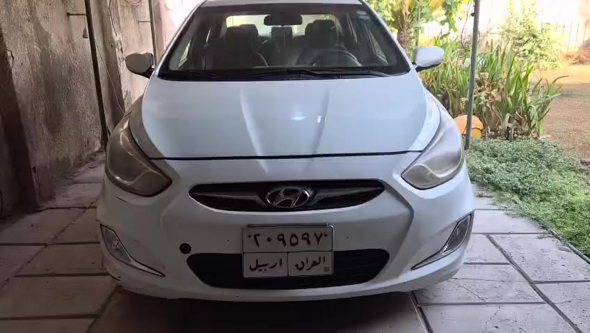 اكسنت ٢٠١١ خليجي رقم اربيل سنوية بعد شهر تنتهي وماشية ٤٠٨ الف محرك ١٦٠٠ وكير AT بيها تبخير وصبغها مكشر وبيها طخة خفيفة بجهة اللايت الامامي الايمن والباقي جاهزة من تبريد وميكانيك وكهربائيات سعرها ٨٢ بي مجال بسيط مكانها المنصور ورقمي *********** وهاي صورها والفديوات للعلم المحرك يمشي كلشي مابي .
