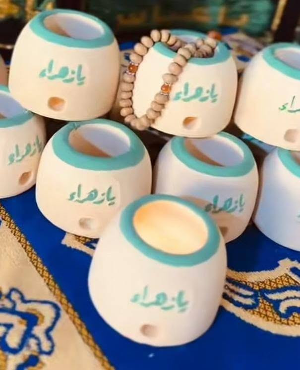 يا وجيهةً عند الله، اشفعي لنا عند الله.. ✨
​بقدوم أيام الحزن والعزاء، أيام خدمه أهل البيت (عليهم السلام)، وفرنالكم "توزيعات تنور الزهراء" المصنوعة بكل حب وفخر لخدمة زوار ومجالس سيد الشهداء وأمه الزهراء البتول. 🖤
​✨ اطلبي مرادج وانتي كولج ثقة بيقين الإجابة.. اشعلي شمعة بالتنور وانخي أم الحسن، فدوة لاسمها ما ترد سائل.
​🕯️ التوزيعات تجي على شكل تنور  صغير ومرتب، وبداخلة شمعة تنور درب المحتاج، تلوق لمجالسكم وثواباتكم.
​📦 متوفرة حالياً بالعدد الي تحتاجونه ومفتوح الحجز من الآن لتجهيز مجالس محرم وصفر.
​📥 للحجز والاستفسار:
راسلونا على الخاص  مباشرة، والكمية محدودة سارعوا بالحجز قبل زحمة الأيام.
​جعلها الله في ميزان حسناتكم، وعظم الله أجورنا وأجوركم بمصاب أبا عبد الله الحسين (ع). 🙏💔


**إذا كنت صاحب هذا الإعلان وتريد حذفه لأي سبب، رجاءا أرسل رسالة إلى الدعم الفني**
