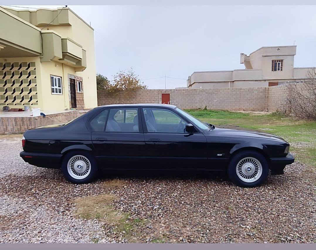 السعر خاص
بي ام حجم730  محرك -8-v- اصلي بليته وشاصي موديل 93 رقم نينوى الماني سنويه نهاية عام 29 الشرعي بالمنطقة بالمنطقة سياره وضع شركه كلها  بلاد- بس  الصبغ مالتها حراري  13$ ورقه سياره تحفه فنيه  داخل وخارج نادرة الوجود  مصروف عليها أكثر من 40 $ورقه  من كفر +ميكانيك 
التفاصيل
 سياره بلاد ليميتد 
 محرك- 8-سلندر اصلي 
محرك وكير شرط 
بجم عريض 
كشانه كهرب+ هيتر 
دبل ارباك
كشنات جلد اصلي
دبل جكمجه 
تدفئه تبريد 
داخل صاج ملكي 
فتحه بالسقف 
مري كهرب 
مسجل شاشه 
مثبت سرعه 
حساسات أمامية وخلفية 
كاميرات ثلاثية الأبعاد 
ويل شعاع مع الأسبير 
تخم تاير جديد 
تخم صدر امامي جديد 
برده خلفيه كهرب 
مكان السياره الموصل ناحيه القياره قريه الجدعه 
ترهم مقدمه_ 50-$ ورقه والباقي على شكل دفعات شهرياً 
رقم صاحب السيارة 
آسيا ***********
كورك ***********
