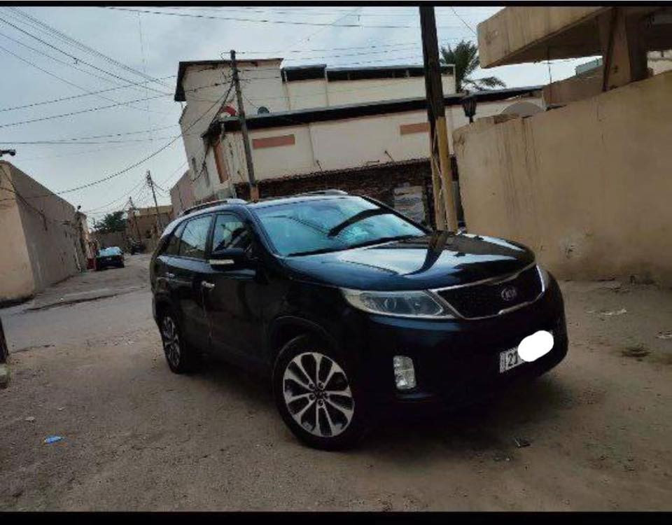 سورنتو 2013شكل 2015 رقمهة سليمانية بأسمي
ستة سلندر 3،6
وارد خليجي  
بيها بارد بلباب الخلفي من جهة الصدر موضح بالسونار 
لون اسود 
سبعة راكب 
حساسات امامية وخلفي 
كامرة خلفية 
مري شفط 
كشن سائق كهربائي 
بردات خلفية بلادية 
اشاير بلمري 
تحكم ستيرن جهتين 
للاستفسار ***********
