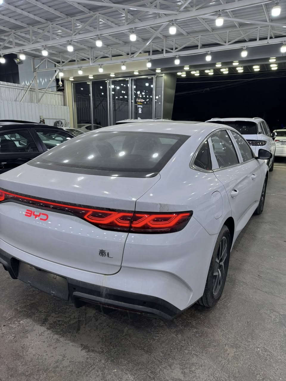 السلام عليكم
بي واي دي BYD 

كن L 

2025 

4 كامرات 

بنراما 

لون ابيض فول مواصفات 1/1 

عداد المسافه : صفر كيلو متر 

للأستفسار ***********
