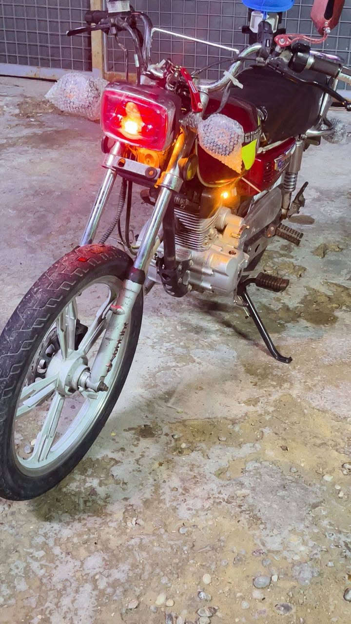 السلام عليكم دراجه للبيع سونك موديل 23 طابه بل 24 دراجه كفاله كلها من عده الدشبول ماموجود عطل وذبيته مكاني بغداد حي العامل *********** اتصل وبيك خير وتدلل
