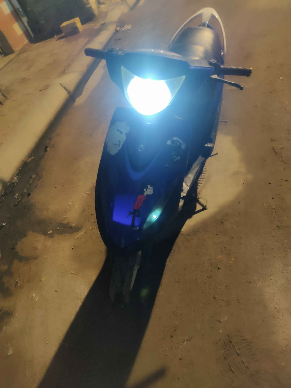 دراجه ماكس قجمه مجفته 
محتاج فلوس وريد ابيعهه بسرعه
سعرهه 300 وبيهه مجال رقم الهاتف 
*********** Singapore
