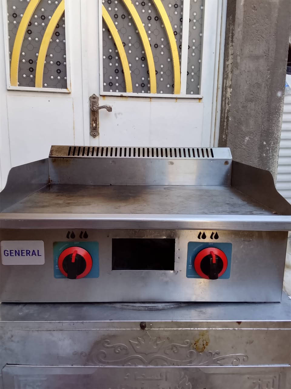 السلام عليكم
كرل بركر + حماية صينيتين + فرن 
للامانة استعمال اسبوعين بس جدا قليل + نضاف بشكل 
للبيع ب350 والفرن هدية وياهن اذا وحدهن   
الحماية 175 بيهة مجال 
الكرل 165 بي مجال 
للتواصل خاص اتصال او واتس اب *********** مكاني كربلاء
