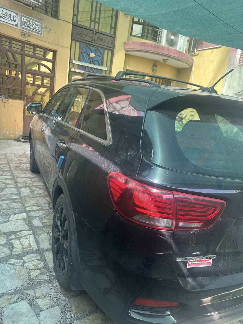 السلام عليكم سورنتو امريكي حادث الجاملغ الخلفي وبيه طخه بلجاملغ الخلفي موديل 2020 مواصفتة
بصمة ابواب وتشغيل 
‏‎ الجام اوتو
‏‎ دفع رباعي
‏‎ شاشة
‏‎حساسات خلفية + رادار امامي 
‏‎مكينه GDi 3500
‏‎كشنات مخمل + تدفئة + السائق كهربائي 
‏‎تحكم ستيرن جهتي
تبريد 3 قطع
‎ رقم بغداد بسمي شرط التحويل عليه غرامه 11 ورقه ينزل من السعر
تخم تاير جديد
السعر 200.وبيه مجال 
مكان بغداد
 ***********
