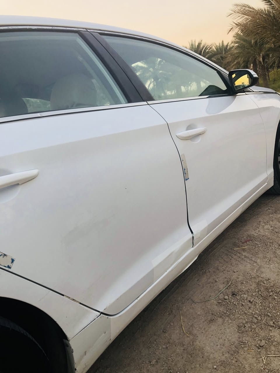 سلام عليكم شباب سوناتا ٢٠١٥ سياره رقم كربله باسمي 
تحويل ثاني يوم مواصفات نص فول كتمره دواره شاشه اشاير مري ذني ماشيه ١٢٠الف ميل سياره جاهزه عليه ادامه تبريد مبدللها منضومة تبريد كامله بدلته قبل سبوع حادثه يمك سونار موضح كلشي حادثه خلفي حلوه سياره كامله سعرها ١١٠ وبيه مجال حك جيه وماعده ياخذ بلاش ***********
