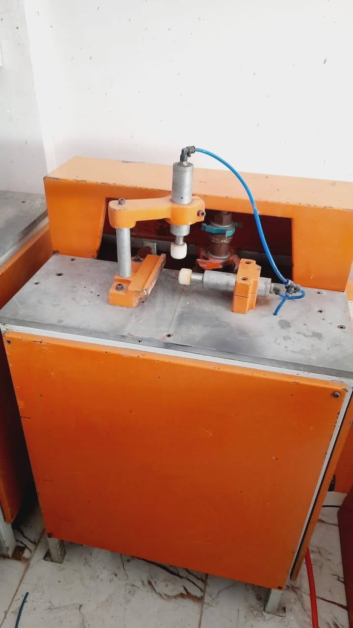 السلام عليكم.. معمل ثري فيز للبيع خمس قطع للتواصل
***********

***********
