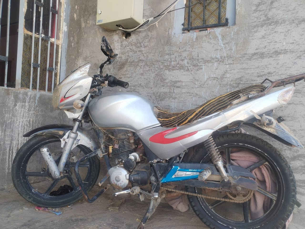 سلام عليكم ماطور سايم للبيع الماطور نضافه ٦٠ بل ميه السعر ٤٠٠ وبيه  مجال مامسجل التصال ***********
