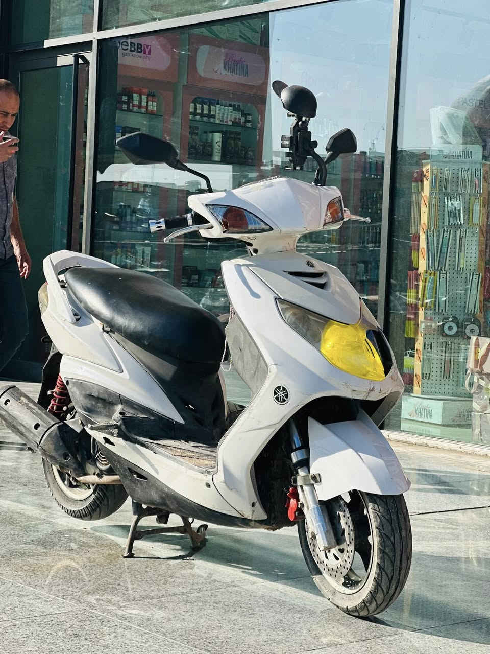 سلام عليكم
دراجه سكنس فحل للبيع اكفلك كفاله عامه عل محرك برغي ممفتوح الدراجه الله شاهد منزلهه قبل شهر ونص اوراقهه اصوليه وبيهه ضربه بل بجم 
السعر ١٢٠٠ وبيهه مجال 
رقمً الاتصال ***********
