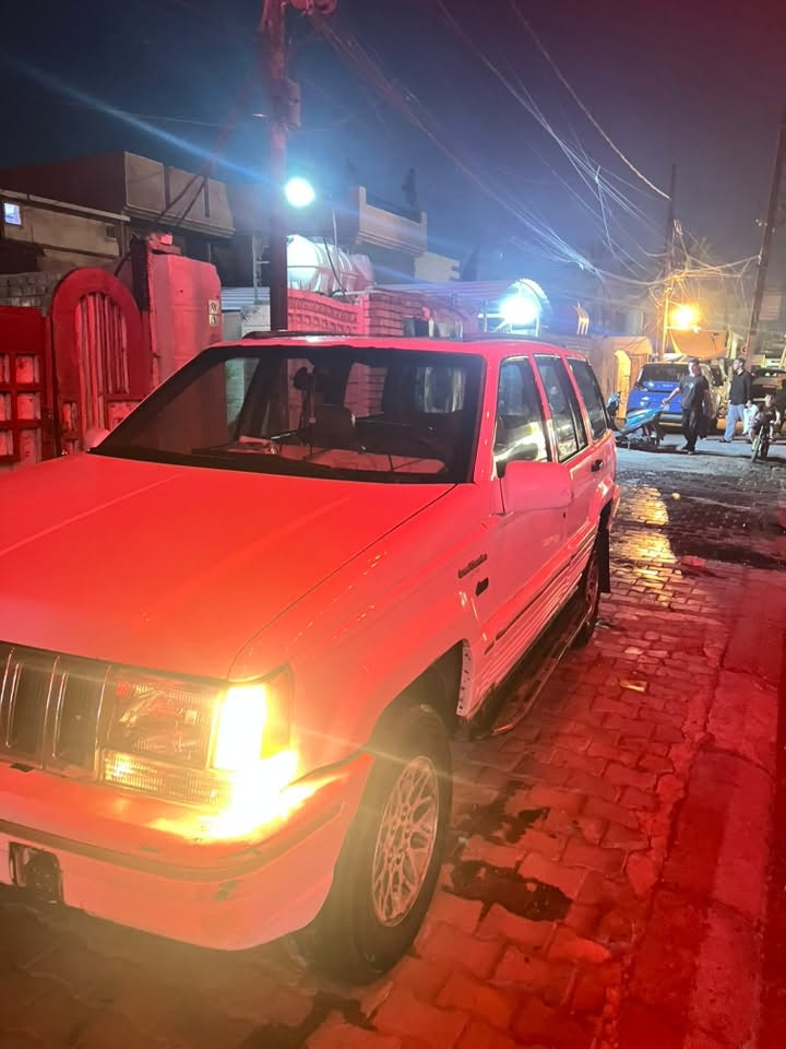 السلام عليكم

جيب شيروكي مديل 95 كير ومحرك كفاله 

متعوب عليه السيارة مابيه اي نقص شغل وطلع وين متريد خير من لله 

كلشي بيه شغاله ماعده التبريد 

كير ومحرك بطة

صرفيه بانزين كلش زينه 

رقم بغداد

السيارة باسمي تحويل مباشر 

مكاني بغداد 

***********
