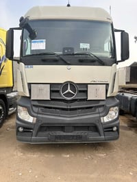 و عيدكم مبارك  السيارات مستورد نضيف بعدهم ما مرقمات.   المارسدس اكتروس...