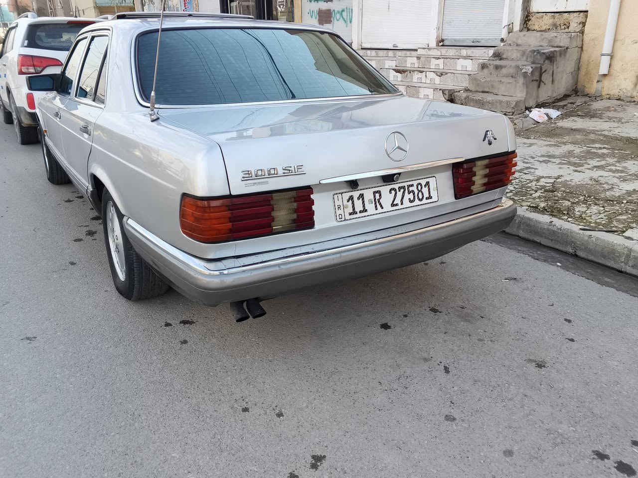 ألسلام عليكم مارسدس جامبو رقم بغداد انكليزي  محرك و كير SE300 ✈️الشكل الخارجي شرط احلا من الصور مواصفاته دبل فيت بم دبل مروحه استيرن كهرباء يصعد ينزل كشنات كهرباء ثلاثت وضعيات فتحة سقف جام كهرباء سنتر لوك السياره جاهزه متعوب علها كلش مال جناي موديل ٨٩ السياره دينار ما تصرف علها (غرفتها ١٠٠/٩٨ جديده) العنوان موصل حي الصديق  السعر (٨٤) اتصل 📞***********
