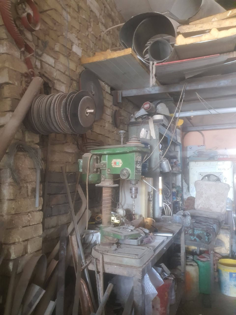 السلام وعليكم
محل حداده   للايجار مع الكتر والمولده وملحقاته و موقع المحل مقابيل كاتب عدل المنصور 
 
للاستفسار

***********
