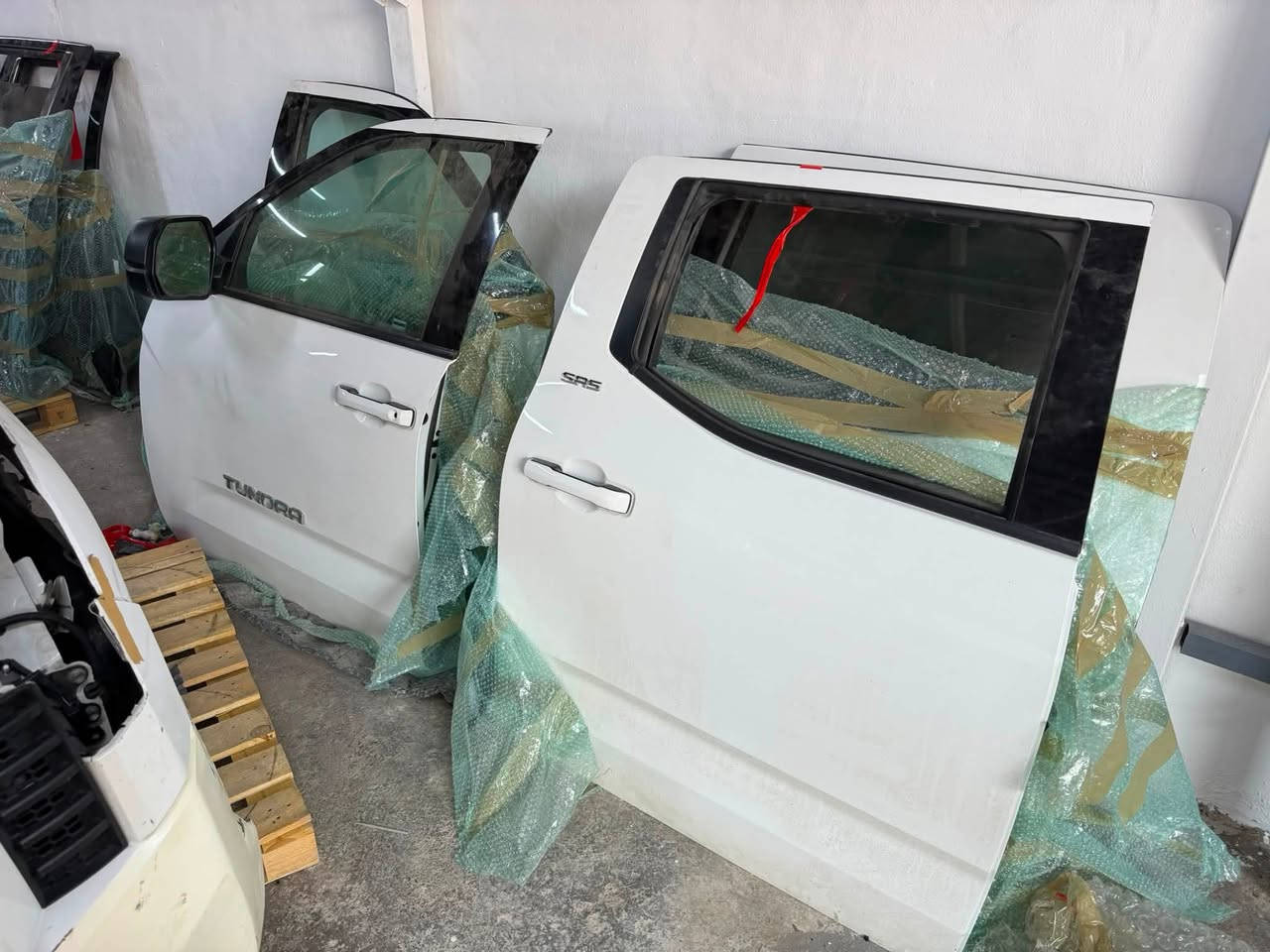 تم وصول سيارة كامل 
تويوتا تندرا sr5 لون ابيض 
جميع غراضها متوفر 
عنوان اربيل صناعة شمالية كراج مرحبا
📞 ***********
