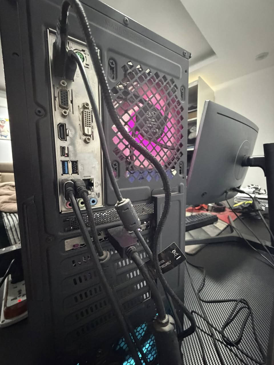 سلام عليكم pc فول نظافه 

تدبيل معجون كل ٦ اشهر + تنظيف و صيانه عامه كل ٦ اشهر 

مواصفات

RYZEN 5 5600 X

B450M ASROCK PRO4

RAM 16G 3200HZ 2x8

RTX 3060 PALIT 12G

SSD 120G ADDLINK 

HDD 1TB 7200RPM

P750W +80

CASE MATREXX50

صيانه دوريه كل ٦ اشهر نظافه فول
السعر 700$ بيها مجال 
للتواصل واتساب ***********
