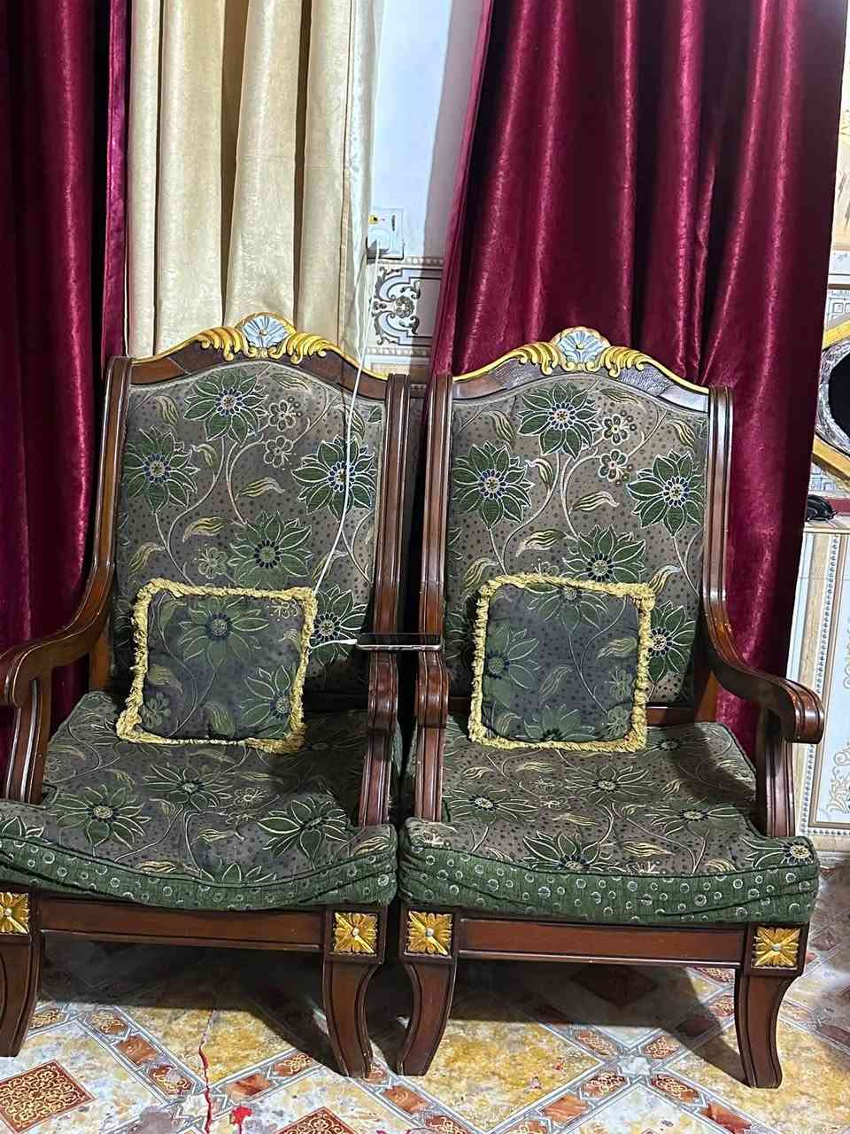 السلام عليكم تخم زان صناعة سورية يحتاح ترتيب للسفنج قنفتين وأربع كراسي السعر ١٥٠ اخوان التخم زان خالي من الكسر او الضرر الهيكل نظيف جدا الاستفسار خاص او واتساب ***********
