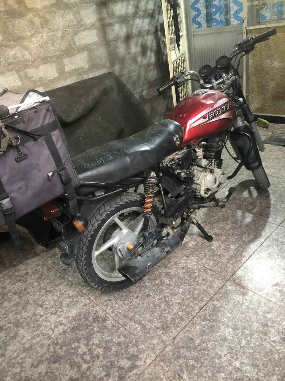 دراجه بوكسر لبيع بس يحتاجله ولفات مكينه موديل ٢٣ دراجه موديله ٢٠وخير من الله كوم حديد مكاني بغداد حي الجهاد ***********
