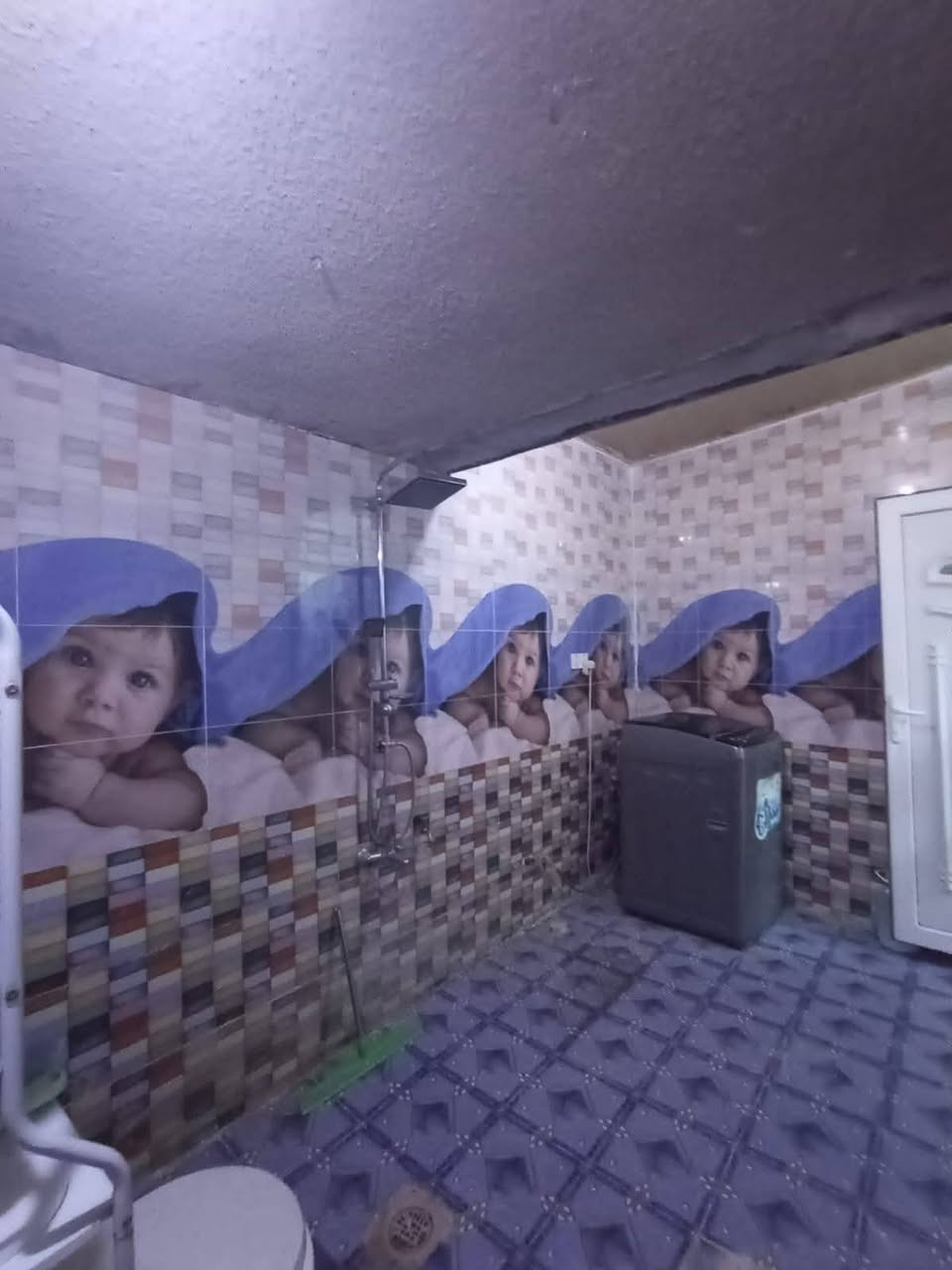 للبيع دار بناء كلاسك نضيف صالح للسكن موقع سكني ممتاز الغدير محله 706 شارع ورصيف عريض رسمي  محتويات الدار الطابق الأرضي مكون من استقبال صالة مطبخ غرفة منام مع الخدمات الطابق الثاني منام 1 صالة مع الخدمات وسطح مع مخزن                                     المساحه 134م الي بالسند واقع حال 150م              واجهة 7.5 ⬇️⬇️⬇️⬇️⬇️⬇️⬇️⬇️⬇️⬇️⬇️⬇️⬇️⬇️     للاستفسار والمشاهدة الاتصال على أرقام المكتب *********** 📞*********** نستقبل جميع العروض
