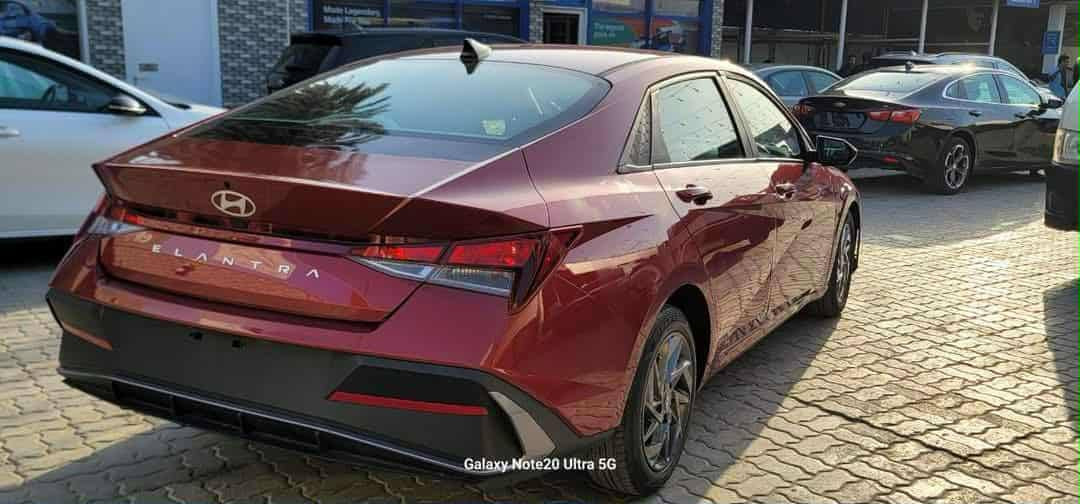 السلام عليكم النترا 2024  وارد امريكي 
مرقمة بغداد  حادثها باب وجاملغ وبنيد بدون دواخل صور الحادث موجودة 
 ماشية ٢٣  الف كيلو

السعر 160وبيها مجال جدا بسيط 

اتصال 
- حجم المحرك ٢٠٠٠ دوش 
 بصمة 
 تشغيل عن بعد 
 دخول ذكي 
إشارة ترحيب عند الاقتراب 
 رادار امامي 

رادار خلفي

نقطة عمياء 
 مانع تصادم 
 توقف ذاتي 
تحديد السرعة 
 تحديد المسار 
 قيادة آلية
 دخول ذكي 
 إشارة ترحيب عند الاقتراب - صندوق Auto يفتح عند الاقتراب منه 
 لايت اوتوا تشغيل حسب الوضع 
ثلاث وضعيات للقيادة (normal ، smart ، Sport ) 
 شاشة كبيرة لمس بحجم 10.25 تحتوي على بلوتوث واتصال لاسلكي ونظام الملاحة (الخرائط GPS) - تحتوي على أندرويد وابل كار بلي - شاشة القيادة دجتل تتغير مع وضعية القيادة 

 نظام الصوت بويز Bose يضم ٨ مكبرات للصوت عالية الجودة 
صندوق ذكي عند الاقتراب


**إذا كنت صاحب هذا الإعلان وتريد حذفه لأي سبب، رجاءا أرسل رسالة إلى الدعم الفني**