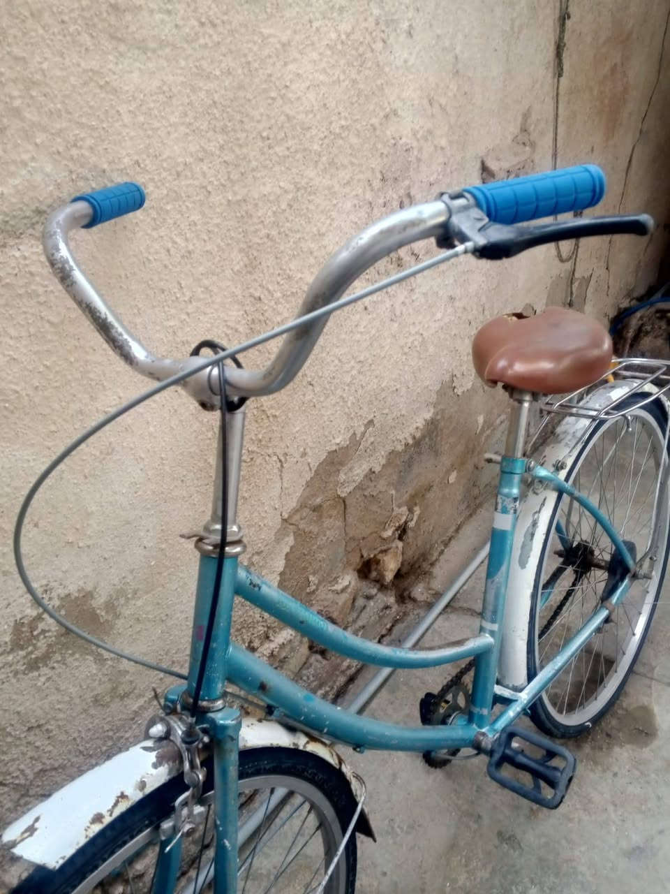 السلام عليكم
بايسكل للبيع بناتي نضيف 
السعر 30 الرقم *********** واتساب
