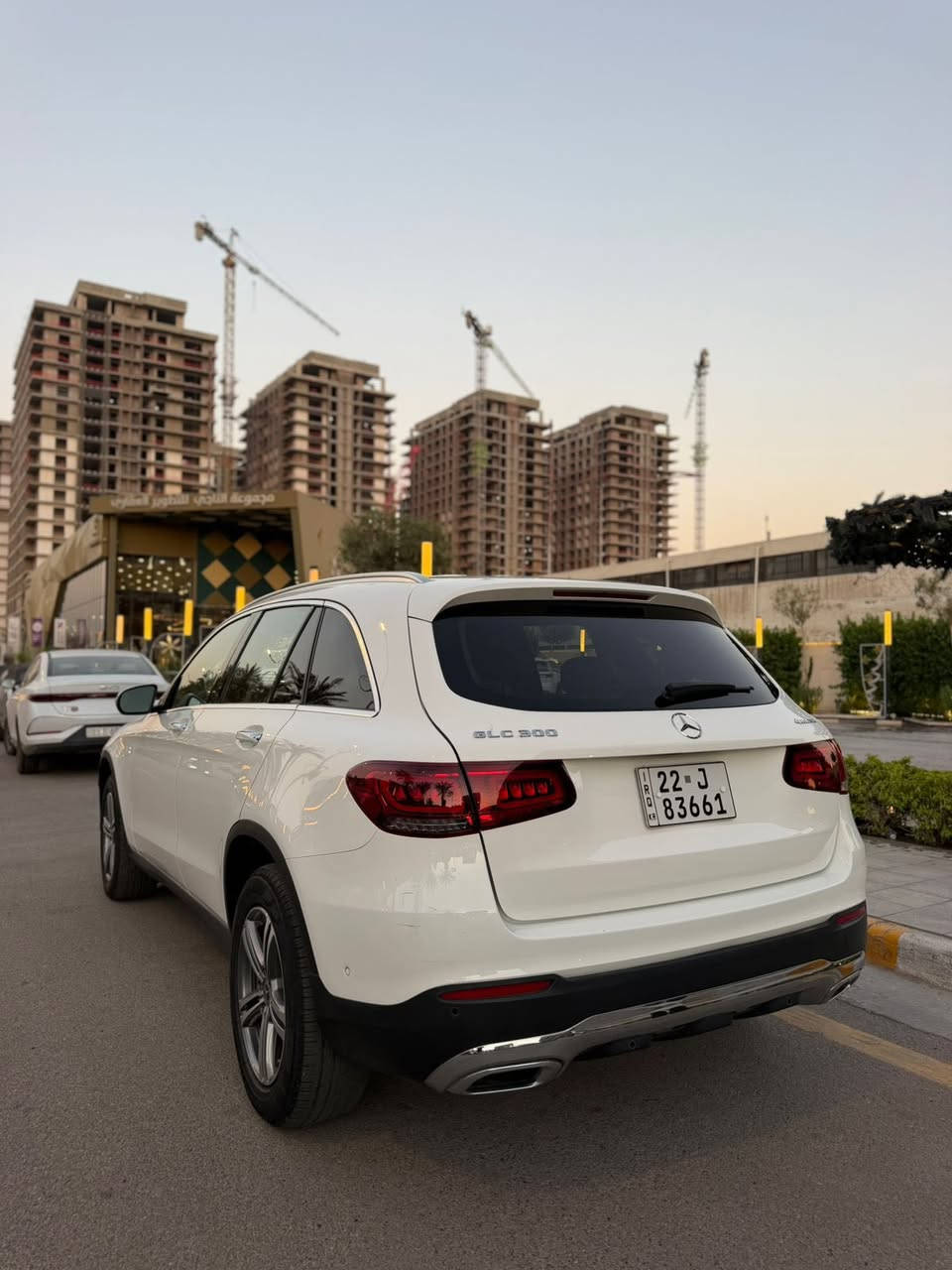 السلام عليكم اخوتي مارسدس GLC300 موديل 2022 السياره فول بانوراما تدفئه كشنات رادار نقط عمياء صندوق كهرباء عليها كت AMG اصل ماشيه ٣٠ الف ميل حادثها بس بنيد ومبدل *********** اتصل وتدلل
