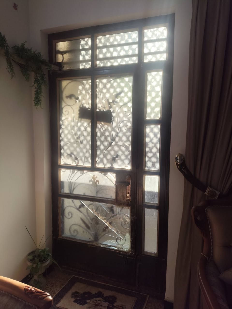 للبيع باب حديد خارجي 245*125
الرقم واتس ***********
