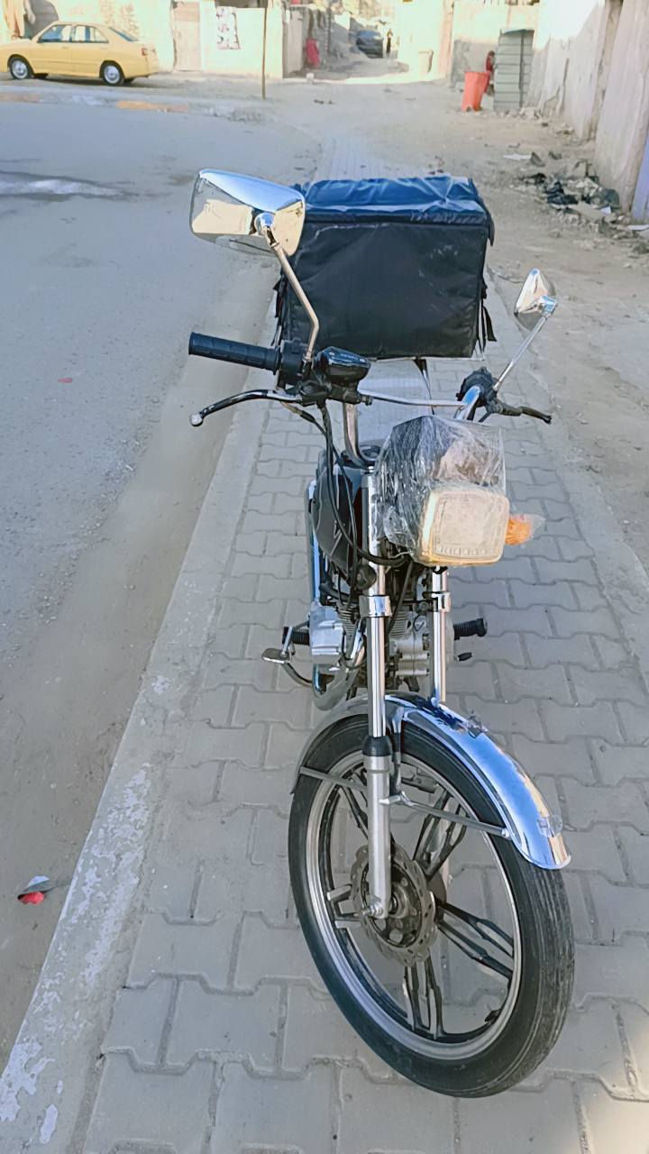 سلام عليكم ايراني 5كيرمديل 22
تايرات جدد لك مبدل قبل يومين 
نقصها اشاير 3فقط واحد موجوده وكلهن يشتغلن 
والباتري تعبان 
مكاني يوسفيه ناحيه الرشيد 
***********
450
