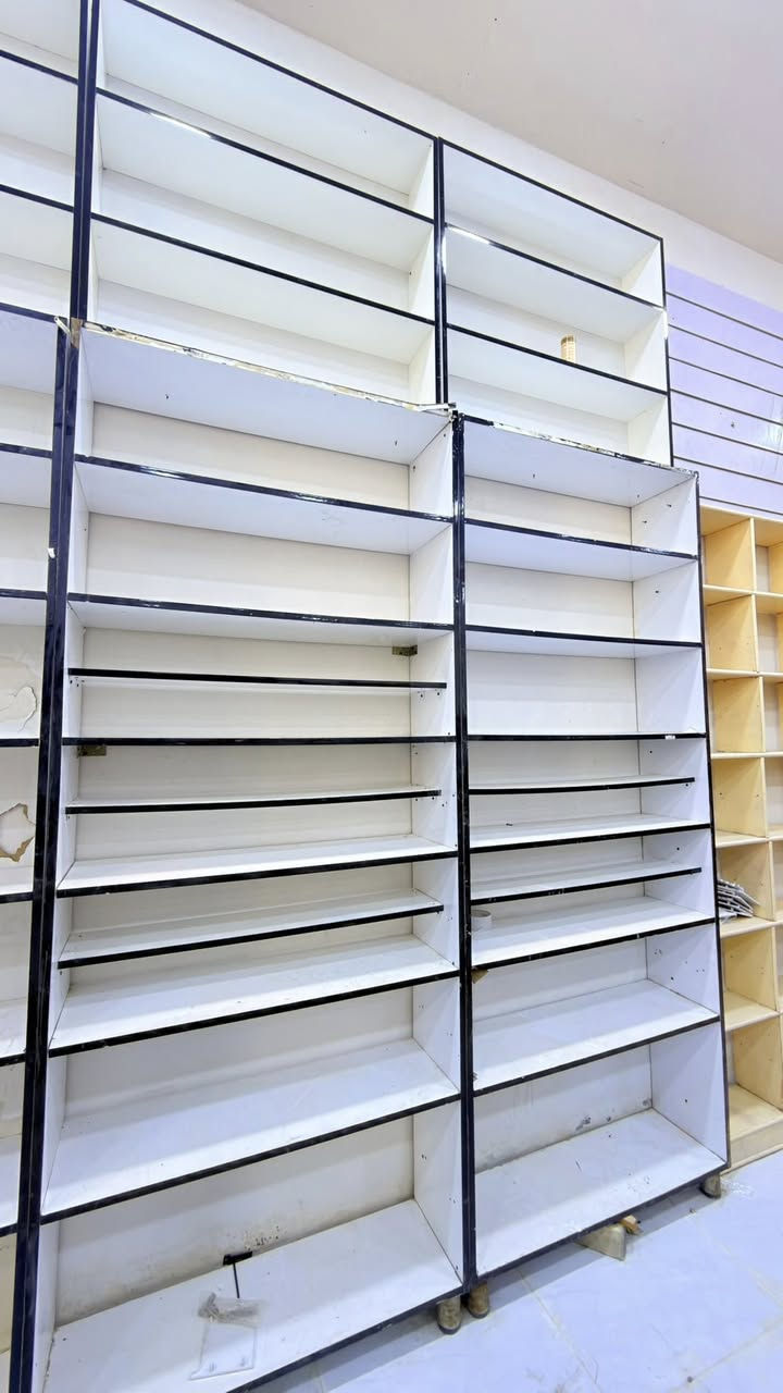 رفوف ابيض عدد-5-ارتفاع2,5متر والعرض1متر
مع ملحق نفس اللون عدد-5-الارتفاع 1,5 والعرض1متر
ورفوف خشب عدد-7-الارتفاع2,40م والعرض1,40
للاستفسار واتساب او اتصال☎️ 
***********
