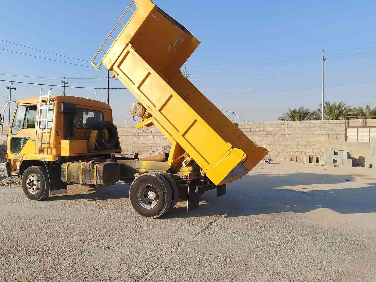 سياره للبيع فوزو قلاب 4طن 
سياره جاهزه كبل الشغل 
*********** سعر 105
