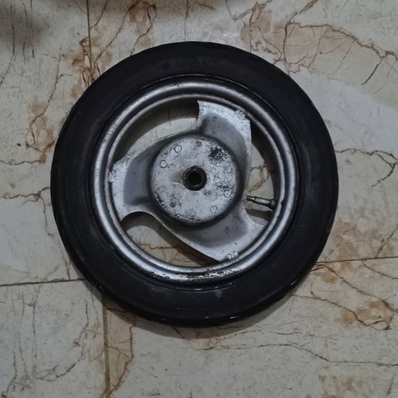 ويل + تاير ياماها مختم مال 60 للمراوس ب ويل امامي مال ماكس ناصريه مركز.. 🚩🎌


**إذا كنت صاحب هذا الإعلان وتريد حذفه لأي سبب، رجاءا أرسل رسالة إلى الدعم الفني**