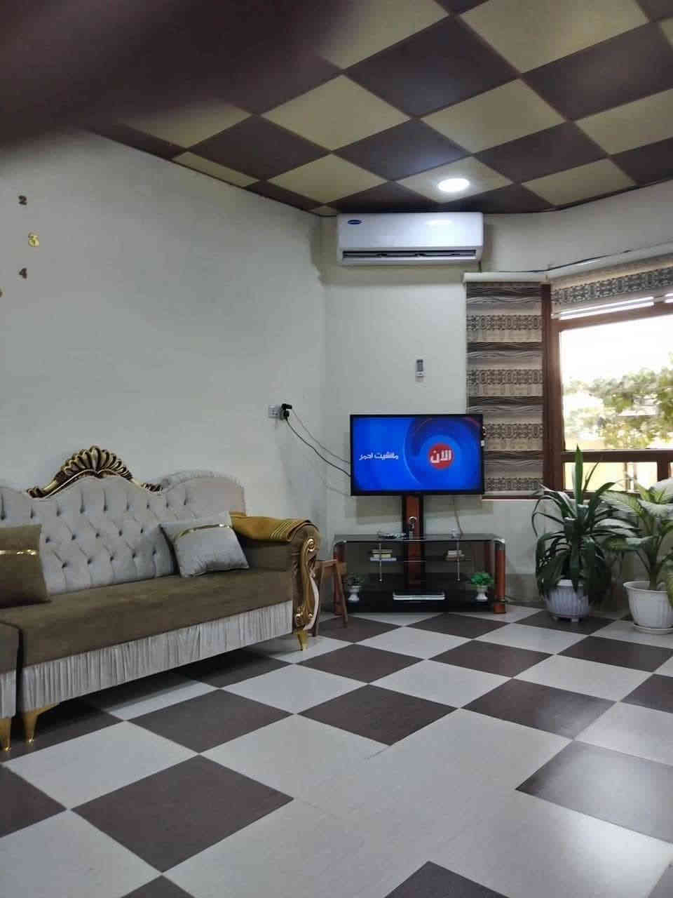 يعلن مكتب ابو يحيى لتجارة العقارات في محافظه كركوك قضاء الدبس  عن بيع بيت  في حي هواره برزه  يتكون من ٢ غرفة مع غرفة استقبال  هول مطبخ صحيات  مع وكراج سياره سقف ثانوي البيت كاشي   يبلغ مساحته  ٢٠٠   متر   السعر على الخاص  والسعر مناسب جدا   وبي مجال  كما موضح بالصور أدناه 👇👇👇👇👇 للتواصل عبر الأرقام التاليه
*********** ابو يحيى
***********
*********** يحيى الحمداني ابو عبدالله
   ( التوفيق من الله و للجميع)
ملاحظه
دوام المكتب من الساعة التاسعة صباحا لغاية الواحدة ليلا للتواصل على الأرقام المذكوره اعلاه ☝️☝️☝️☝️☝️☝️
