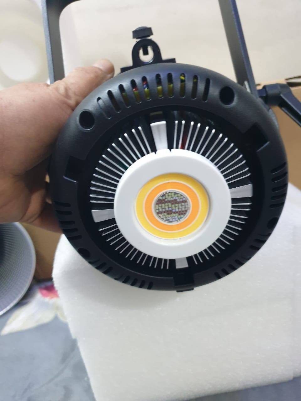 اضائه مستمره للبيع
العلامة التجارية: Sidande
سلسلة المنتج: سلسلة COB
اسم المنتج: مصباح بث مباشر
أوضاع العمل: وضع CCT، وضع المشهد
مؤشر العرض: Ra≥95 (وضع CCT)
شاشة العرض: شاشة TFT مقاس 1.44 بوصة
مؤشر درجة حرارة اللون: وضع CCT من 2500 كلفن إلى 6500 كلفن
التحكم عن بعد بالبلوتوث: يدعم برنامج WeChat المصغر
أبعاد المنتج: 344*264.5*213.5 ملم
معايير السلامة: CE, RoHS، ومناسب للاستخدام في المناخات غير الاستوائية. #السعر 200 الف استعمال مره وحده

الموديل: X-180RGB
الطاقة: 180 واط
مصدر الضوء: خرزة COB عالية الطاقة (Chip on Board LED)
درجة حرارة اللون: 2700 كلفن - 6500 كلفن (±200 كلفن)
CRI / TLCI: ≥97 / ≥98
أوضاع الألوان والتعتيم:
تدرج اللون (Hue): 0-360 درجة
التشبع (Saturation): 0%-100%
التعتيم (Dimmer): 0%-100%
المؤثرات الخاصة: 20 تأثيرًا
التحكم:
تطبيق LinkLite (عبر البلوتوث)
جهاز تحكم عن بعد لاسلكي 2.4G بـ 99 قناة
منفذ DMX512 (RJ45)
مسافة التحكم عن بعد: ≥30 مترًا
الأبعاد: 140140300 ملم
الطاقة المدخلة: 100-240 فولت تيار متردد ~ 50/60 هرتز #السعر 225 استعمال مره وحده
بغداد حي الجهاد 
***********
