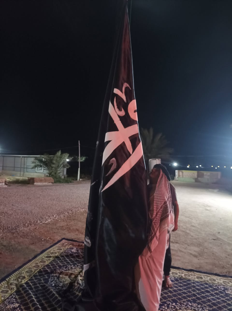 جانب من اعمالي للخط
تم تسليم راية الامام الحسين 
الى مزار سيد الهماش 
طول 4.5 متر
عرض 2 متر 
للحجز واتساب 
***********
