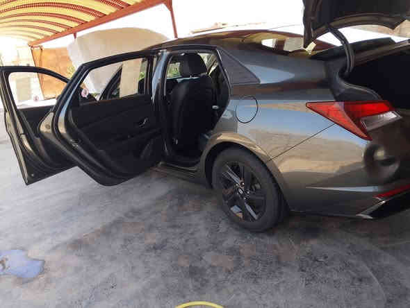 السلام عليكم من رخصه الادمن الانترا وارد كوري اصل 2023 هايبرد فول مواصفات عدا الفتحه 
مواصفات السياره 
شرط حته غراض السياره كاعات او مثلاث او طفايه او سبير كلهن بعدهن ب النايلون شرط 
بصمه تشغيل او تشغيل عن بعد بصمه ابواب او صندوق 
صندوق يفتح عند الاقتراب 
رادار 360 درجه 
سياقه ذاتيه او تحديد مسار او مانع تصادم 
تدفأه ب الكشنات او تبريد 
تبريد او تدفأه ابيانو مناخين 
تدفأه ب الاسيرن 
حساسات أمامية وخلفية 
سايد ابريك بصمه
مرايات فول كهرباء شفط او تحكم 
ترحيب اناره ب الابواب
 تخم تأير كوري اصل مبدله قبل اسبوع 
السياره ماشيه 40.000 
السياره كفاله عامه شرط حته الدعاميات فقط بيه شخطين بالباب خلف السكن او ممسويهن 
غير هاذا الكلام السياره كفاله من كلشي شرط حته الصدر 
دهن ادير فقط ب الوكاله 
شرط الك سونار السياره تحويل مباشر وكاله ما اسوي 
سعر السياره 165 ورقه او بيه مجال قليل مكان السياره بغداد الكرخ *********** بي وات ساب او متواجد خاص
