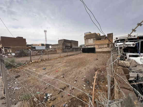 ارض للايجار مساحة 300 متر
واجه 12 ونزال 25
موقع مميز على الشارع العام وقريب من شارع الضباط
تصلح لمختلف المشاريع التجارية والخدمية
سعر ممتاز و جاهزة للاستثمار

للاستفسار والتواصل
***********
