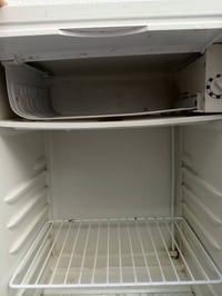 ثلاجه صغيره • نظيفه • جربوعيه