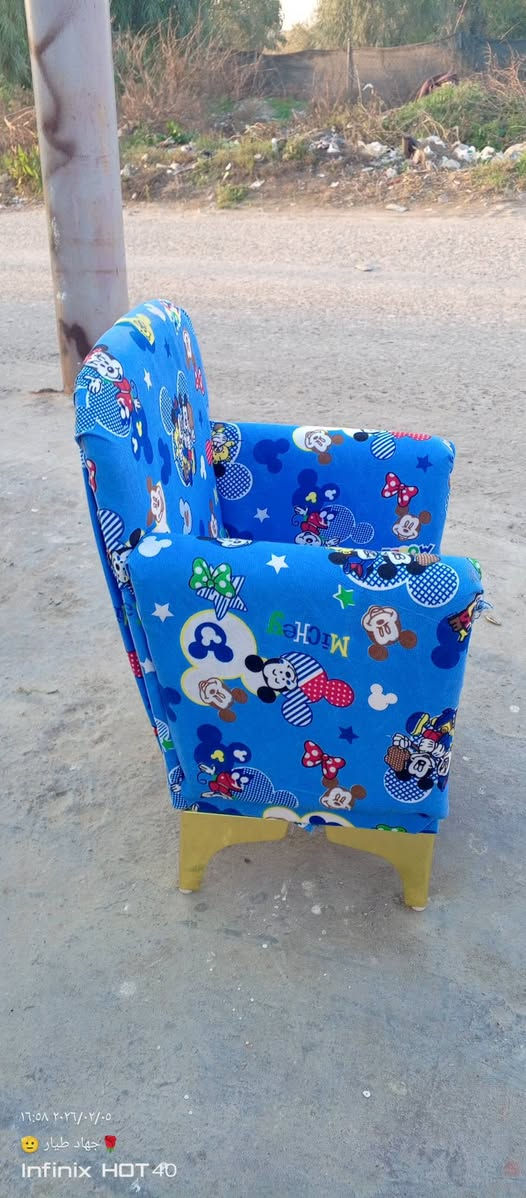 السلام عليكم كراسي للبيع مال اطفال خشب عراقي العنوان حي سومر قرب جامع مالك الملك دوشمه المهندس***********
