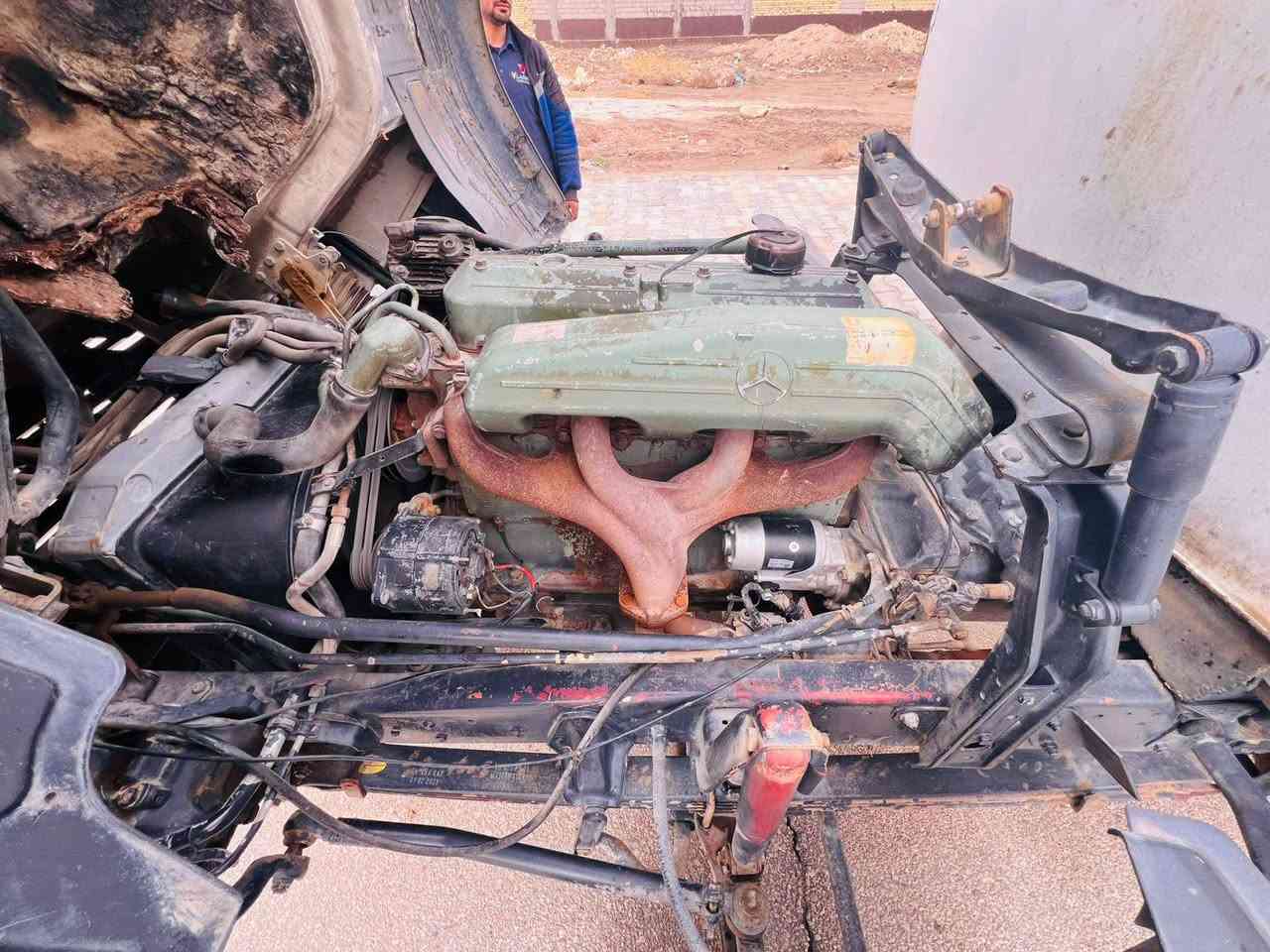 السلام عليكم
دنكر للبيع 
 مارسدس البه
موديل 91
كير محرك اكسل 
كفاله عامه 
كهربائيات شغاله 
مسجل بل سنويه 
لوري حوضيه وقود
رقم بغداد تحويل مباشر 
المكان بابل الشوملي
السعر 135
 ***********
***********
