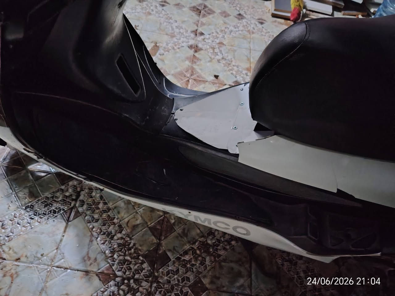 حياكم الله دراجه كانفو سعره 250 قفل دراجه كلشي شغال وبيه دخان مثل ما موضح بلصوره والله تمشيك بعد 4 سنوات بس اني معتاز  حبايب الرقم ***********متواجد.على فيس وتساب. العنوان بابل حله نادر الثاني
