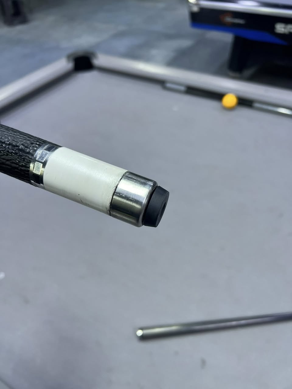 كيوب كيوتك نسخة شين الكيوب بي شخط بالبوشه كلش خفيفه ومماثره على البوشه والبات من جوه مصلح وبي كم طخه بالبات علمود من تجي تشوفه لا تكول غشني بي السعر ٤٥٠ الف موجود وات ساب 
***********
