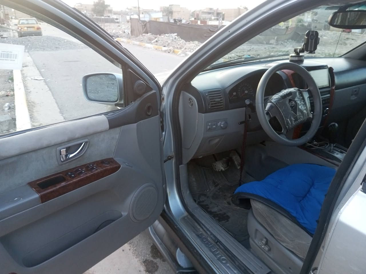 السلام عليكم.كيا سورنتو موديل 2006 محرك 6سلندر 3500 وارد امريكي حادثها جاملغ فقط بدون دواخل 5راكب كير ومحرك خير من الله مصبوغه حزام اثر جراد تخم تأير صدر جديد كرسي سائق كهرباء فتحه سقف رقم بغداد وبااسمي  سعرها 82 وبيها مجال قليل مكانها بغداد الحسينيه ***********
