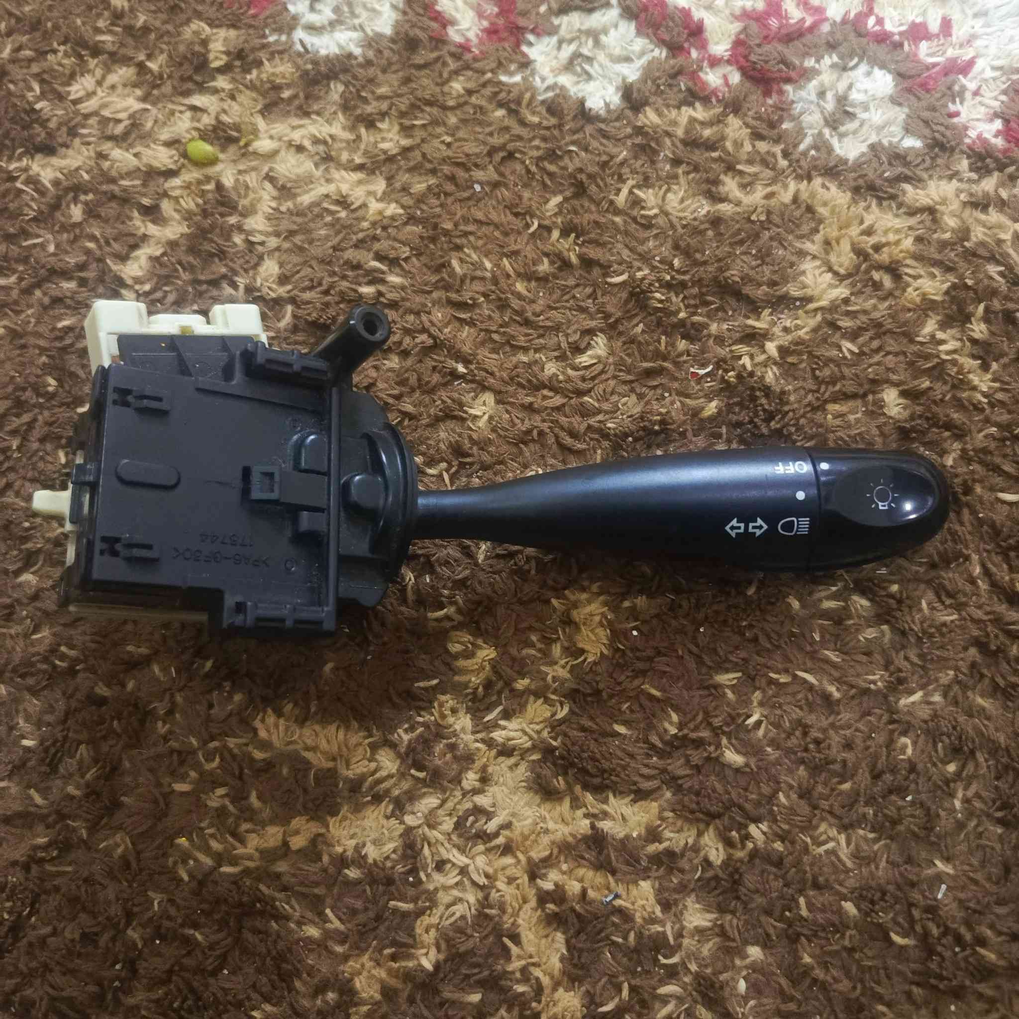 يده مال سياره يارس ياباني يده مالت الضوء جديده بل جيس مامشتغله للاتصال ***********
